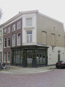 908603 Gezicht op het winkelhoekpand Maliestraat 16 te Utrecht met rechts de Mgr. van de Weteringstraat.N.B. bouwjaar: ...
